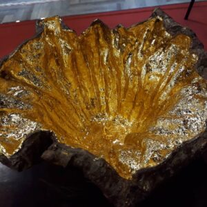 อ่างน้ำมนต์ใบบัว